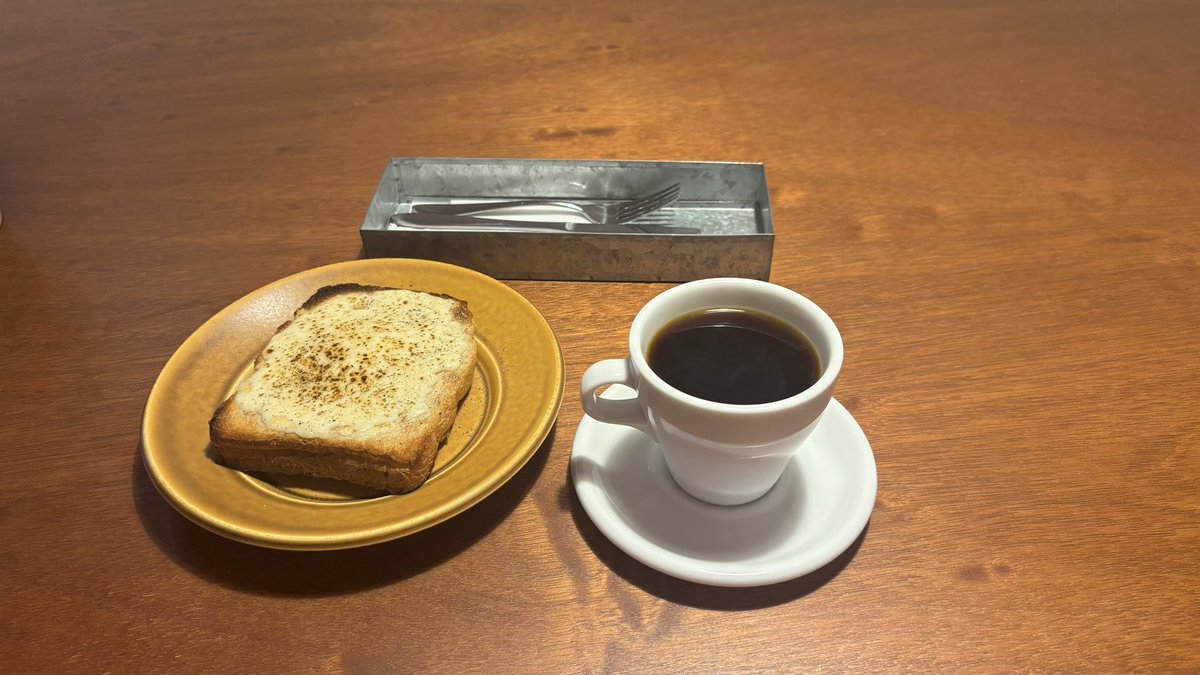 miki_shacho's tweet photo. なんてオシャレなカフェに来てしまったんだ！！

超ラッキー✨

私の技術ではこの凄さ全く現せないのが残念…笑

https://t.co/GZYf7QSEiw https://t.co/8BuHZLmNCS