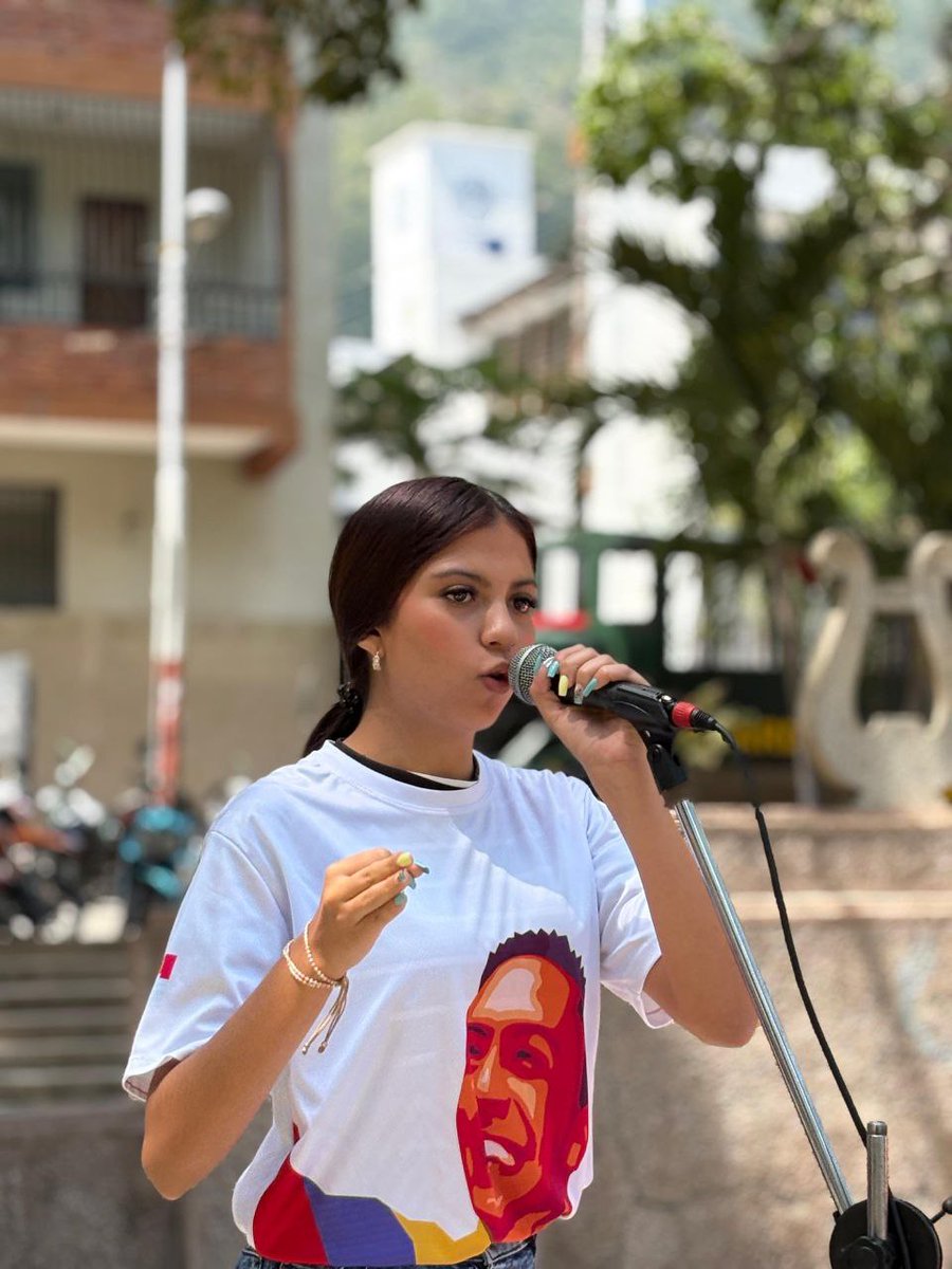 traviezojunior1's tweet photo. Nuestra Muchachada Preparada, Formada en revolucion para seguir fortaleciendo nuestra patria #robertserramisioncumplida https://t.co/TzsBi2PpXL