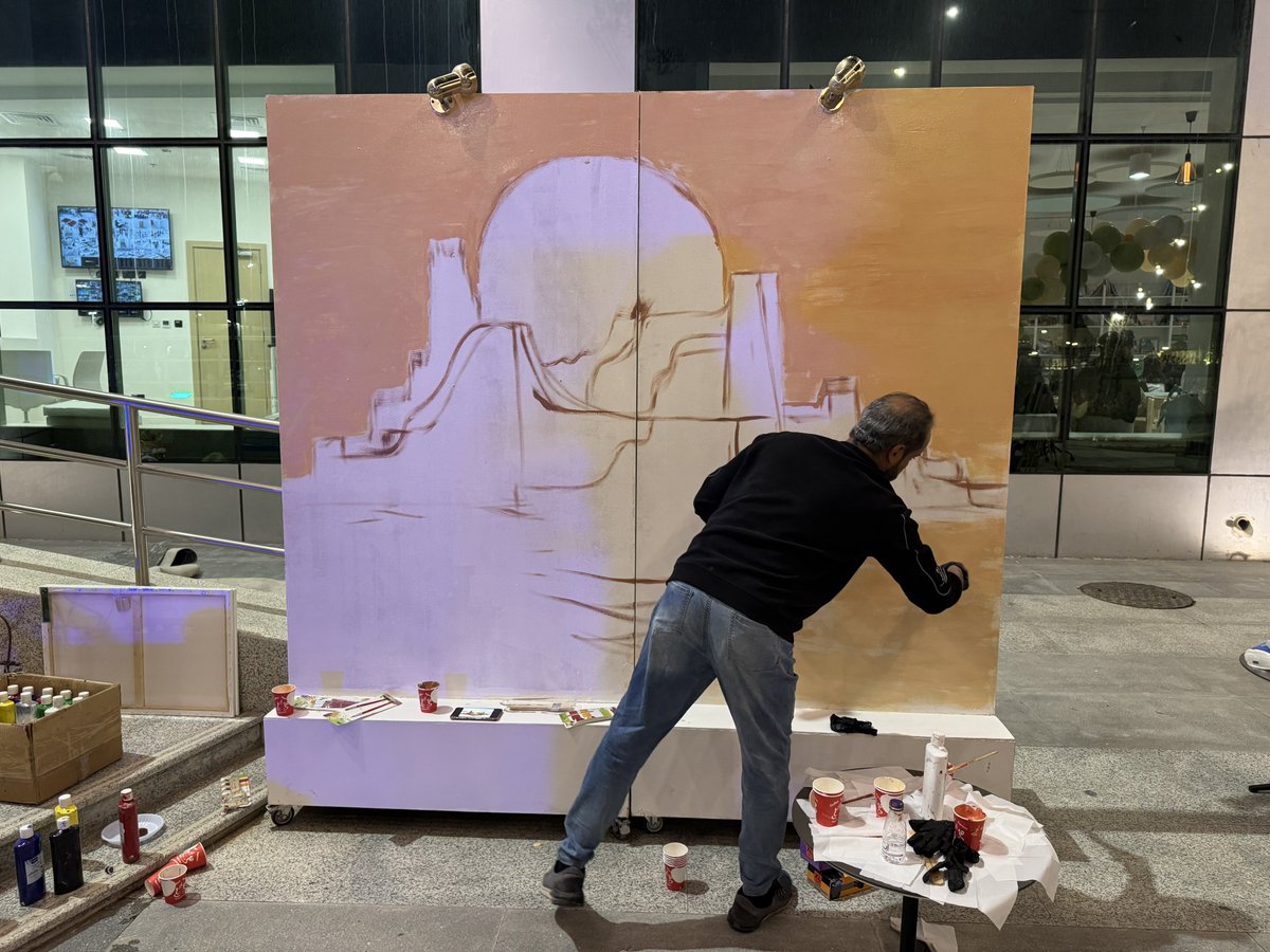 مشاركة الفنانين التشكيليين : فلاح سعود العمودي، عايد حجي الشمري، محمد سعد الرشيدي، مفرح عيد الشمري، متعب عبدالله الرشيدي، حسين سالم الشمري في فعالية #يوم_التاسيس من خلال رسم جدارية في الموقع بهذه المناسبة، حيث استمر العمل فيها لمدة ساعتين حتى انتهاء اللوحة الجماعية.