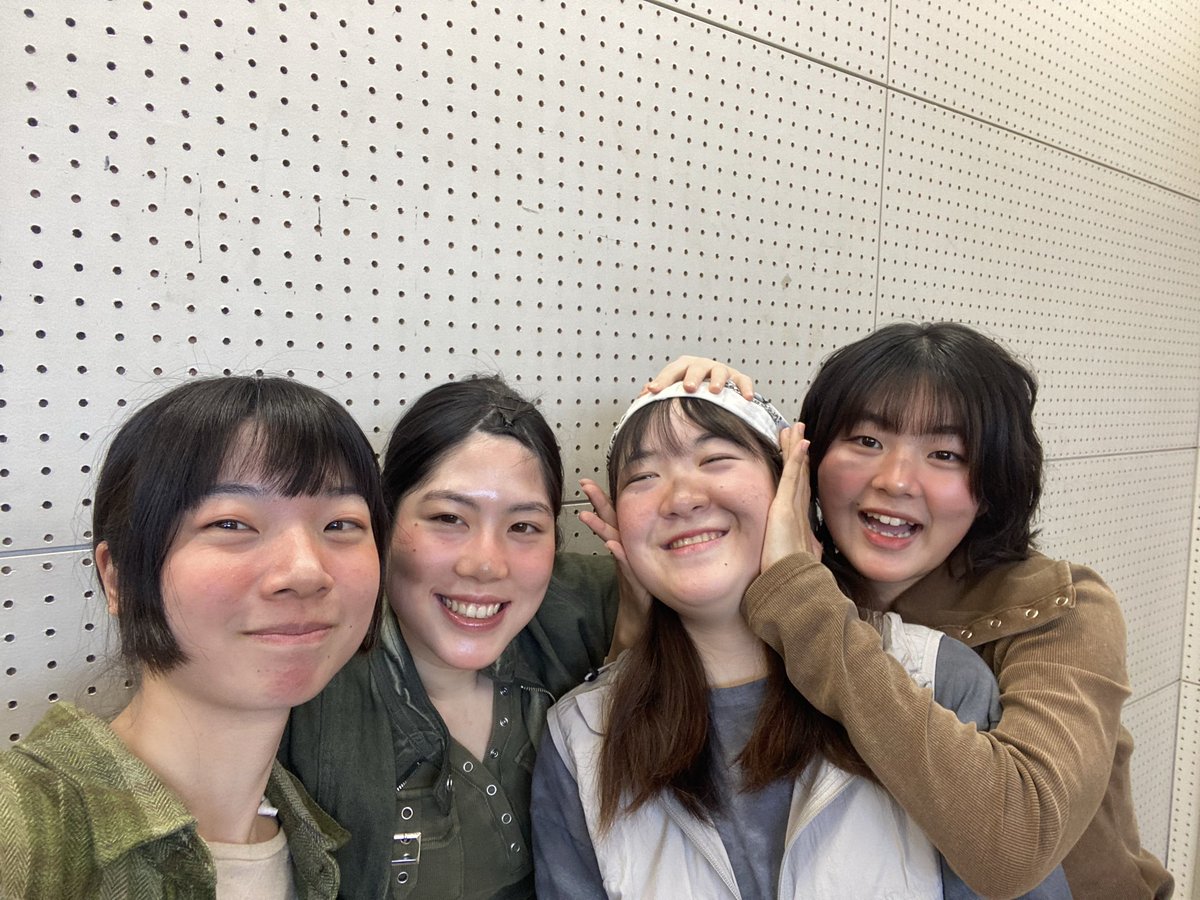 w5p2_g's tweet photo. NTPP公演「式の解放」
ありがとうございました‼️
とても貴重な経験になりました…！演劇やっぱり好きだなって思いました(^^)
来てくださったみなさん、大変お世話になった先生方、めちゃ素敵なみんな、ほんとうにありがとうございます！！たのしかった〜！
井戸良き😘　　　　　ナナヨ
#NTPP
#式の解放 https://t.co/DCrcLKNIfX
