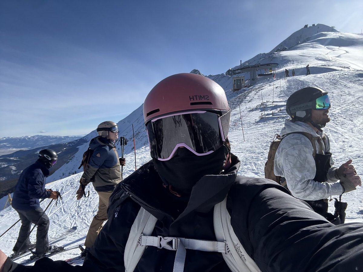 DeeMetaXX's tweet photo. Got to snowboard my first double black diamond at 9 thousand feet!! 🏂

Snowboarding has changed my life and I fully love it. https://t.co/mDpoGHmYMr