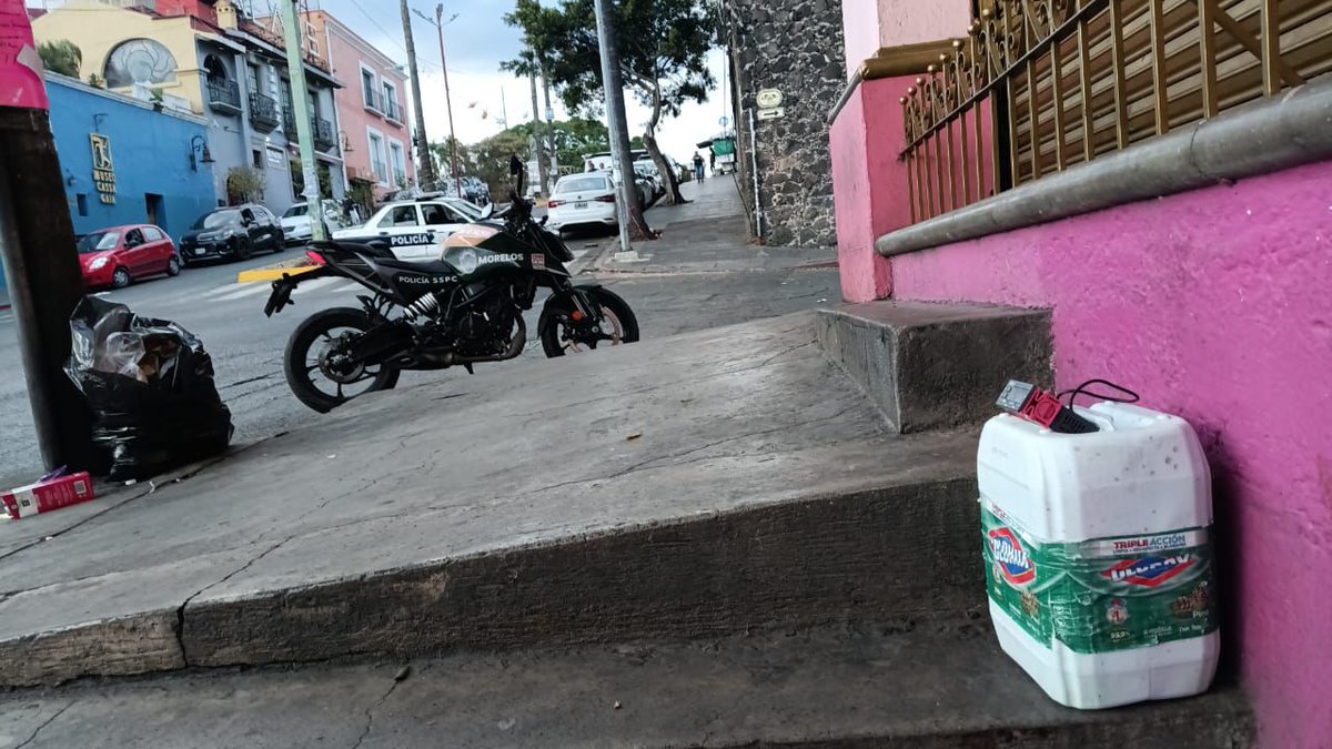 #Seguridad | La tarde de este domingo se reportó el cierre de Bulevar Juárez esquina con Las Casas en Cuernavaca por una presunta amenaza de bomba 🚨🚔

📸 Fotos Cortesía para El Sol de Cuernavaca
🔗 acortar.link/BcaOPz