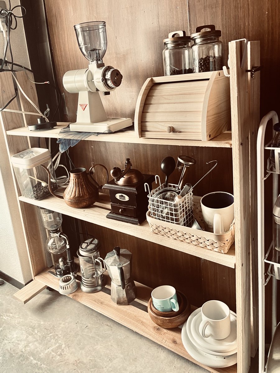 コーヒー棚新しく作りました！✨ 作業時間 2〜3時間ほど 下のはみ出