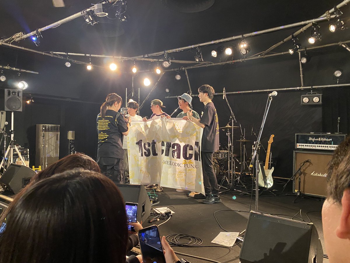 space shops tweet media