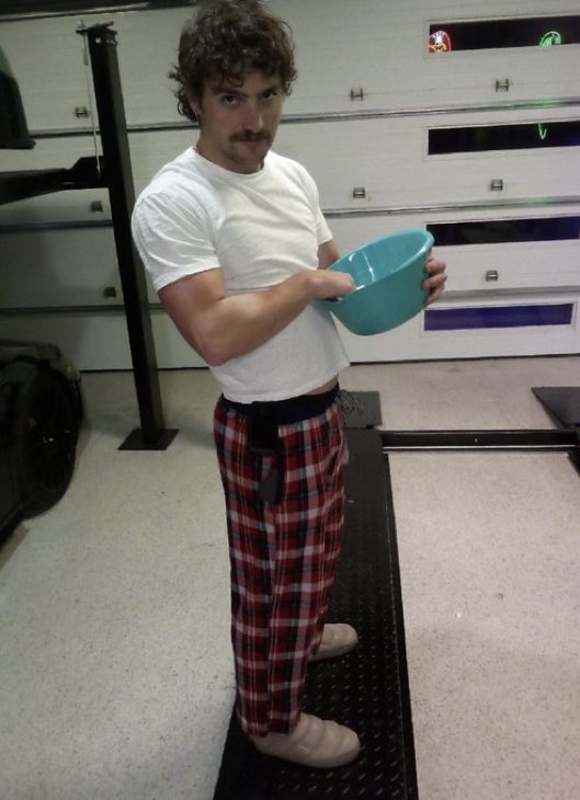 The things I’d do to this man 👅👅