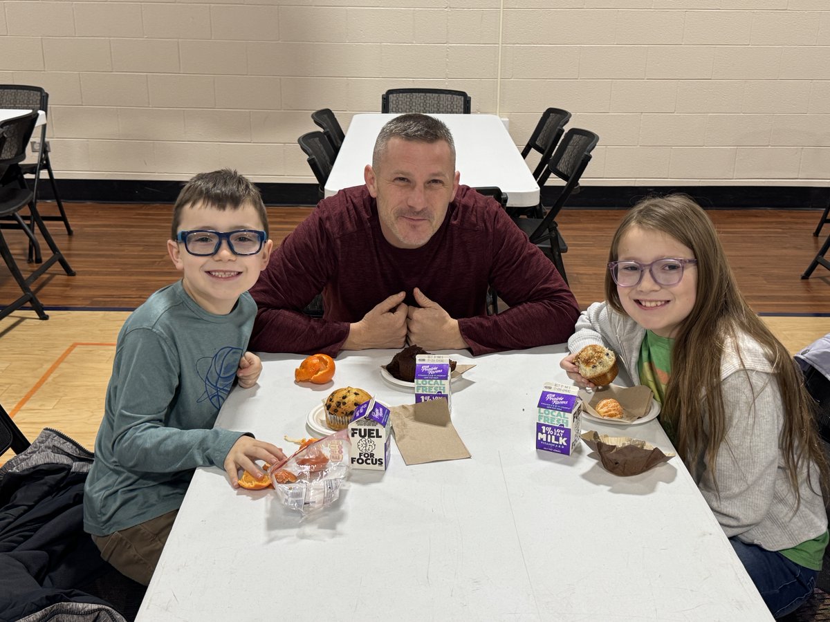 Thank you to all the families who came to our Muffin Breakfast sponsored by our Edgebrook PTO last Friday. A great time was had by everyone! #ebroadrunners #d15rocks