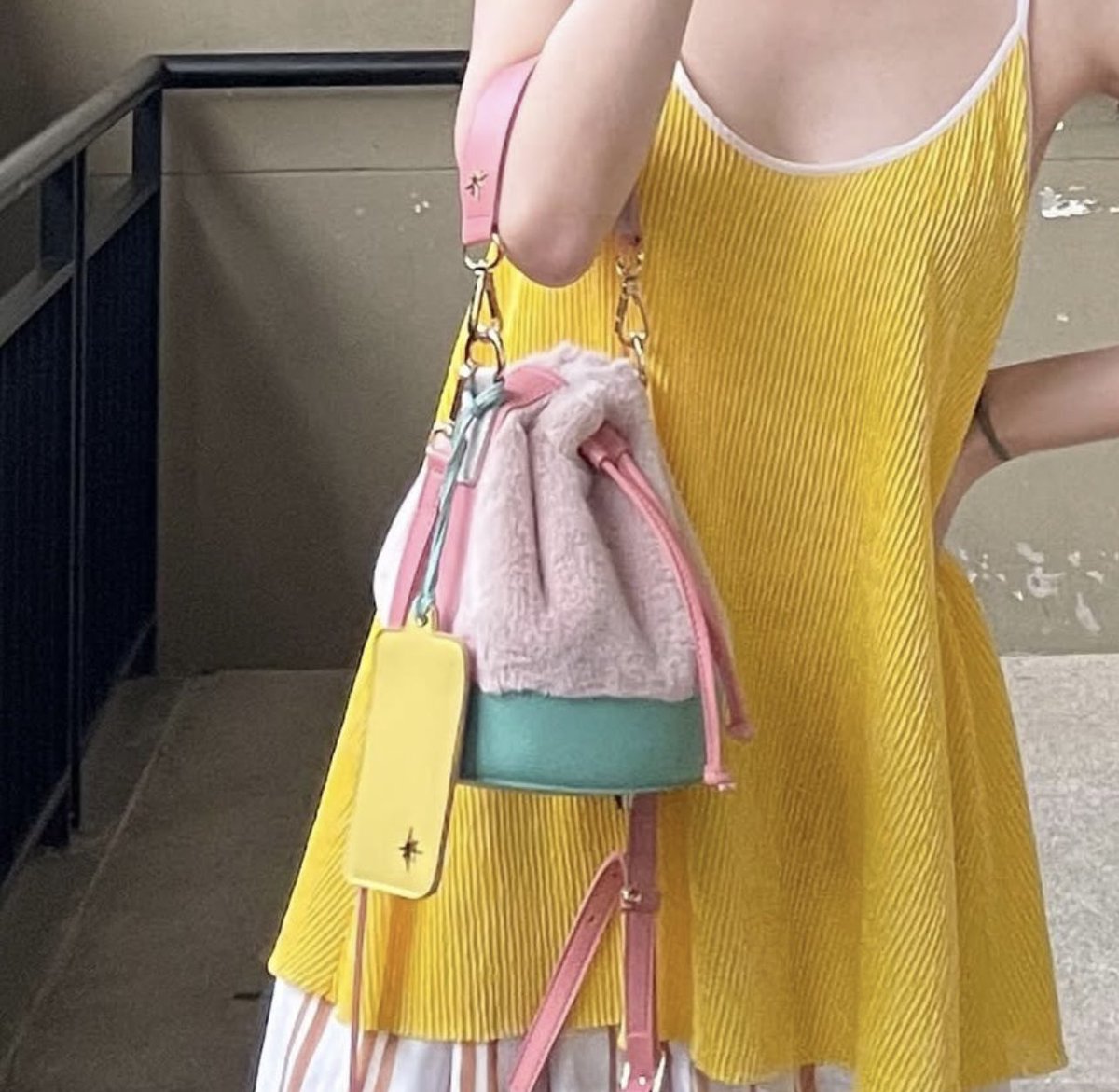 stabsmoon's tweet photo. Gliss the object 850.- สภาพใช้งานทั่วไป มี cross body จุของได้เยอะมาก limited ไม่มีขายแล้ว 
#ส่งต่อกระเป๋า #ส่งต่อCoach #ส่งต่อกระเป๋าแบรนด์เนม https://t.co/MtEWiAQrAT