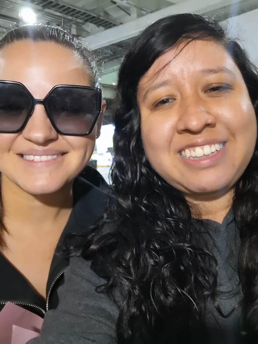 22.02 | Maite Perroni com fã 

Via nat_hcn