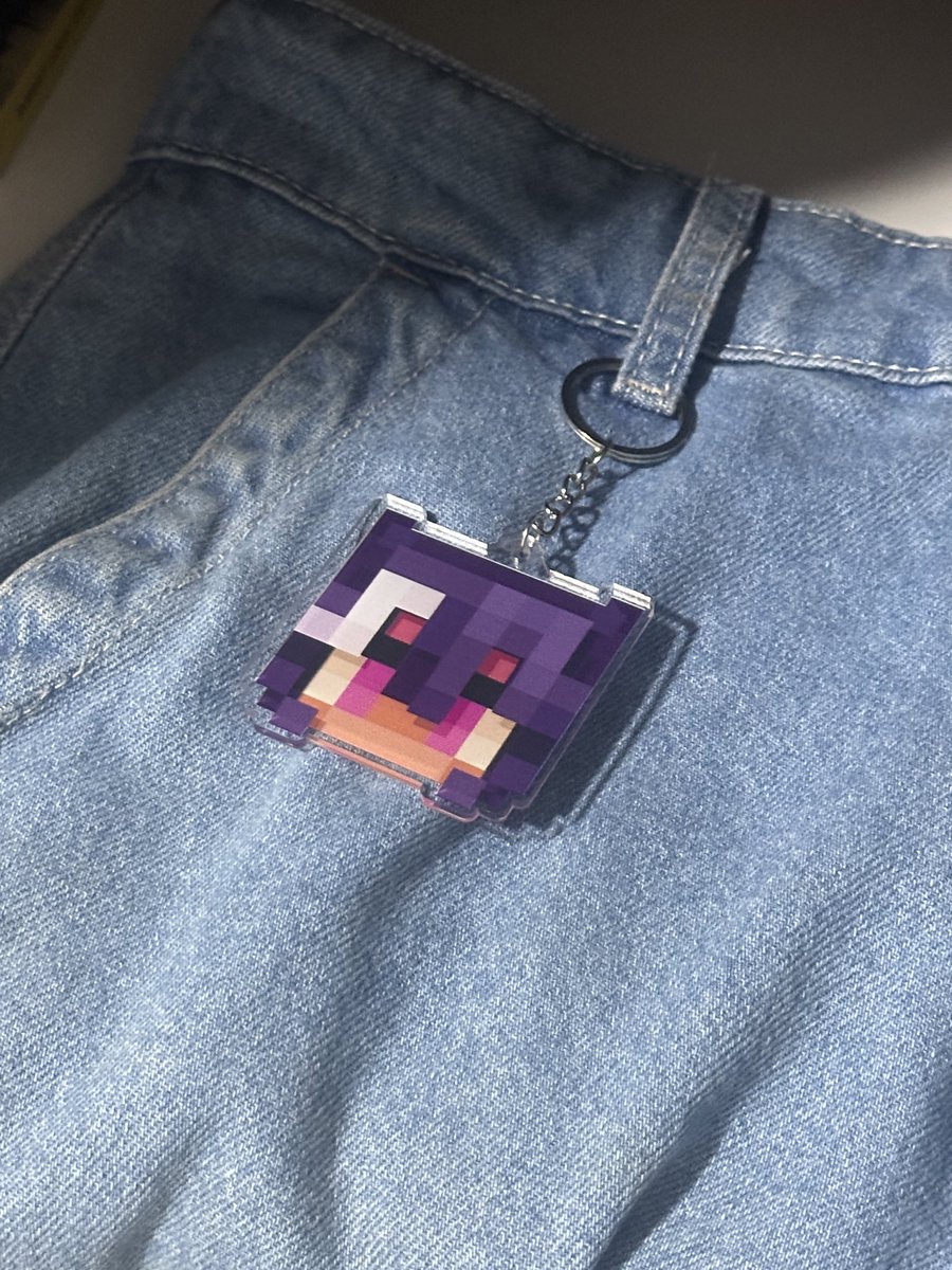 duboquee's tweet photo. Todo mundo deveria ter um chaveiro com a sua skin do Minecraft! https://t.co/g4qfjzk6EU