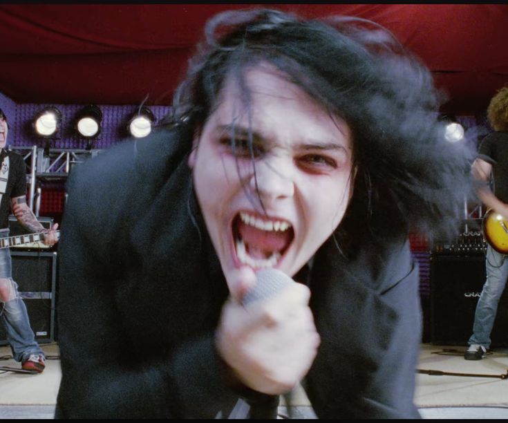 WitchDoll09's tweet image. I saw some posts a while back saying it would be great if Gerard from MCR would be a good VA for Cain (if he ever appears), and I don't know why I automatically related it to this video, it wouldn't hurt for him to be a little crazy 😆😅 #HazbinHotel #cain