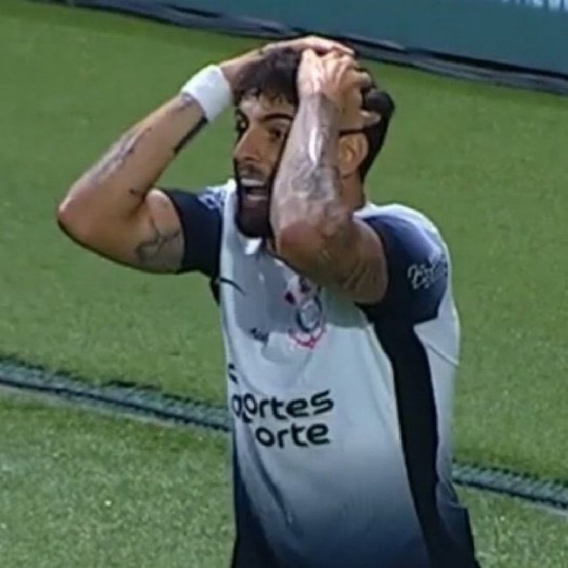 EU TO ASSIM NA FRENTE DA TV