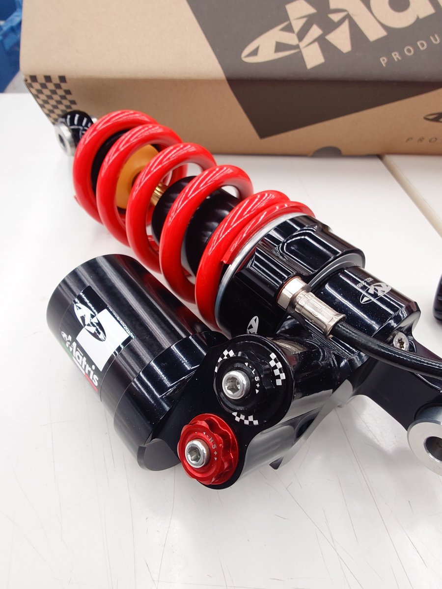 マトリス😍 ZX10R用のオーバーホールとスプリングのバネレート変更しま