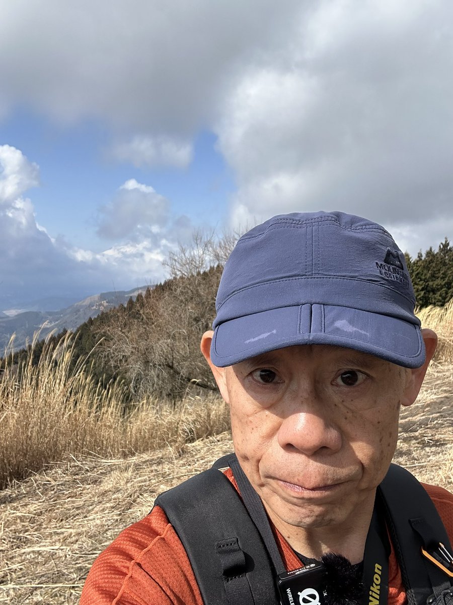 t17_a30's tweet photo. おはようございます。たかさん。です🤗
高松山に来ました⛰️残念ながら富士山は雲に隠れてます🗻
今日も頑張りましょう💪
#山と酒とそれから
⬇️良かったらYouTubeもどうぞ🎥
https://t.co/bZ9l6pihTr https://t.co/gjSOxJIwA5
