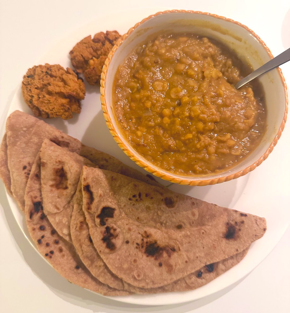 free_style_chef's tweet image. Leftovers for #twittersupperclub as the best lazy option during this snowstorm. 

NYC mayor has issued a travel due to blizzard conditions, only emergency vehicles allowed.

We’re locked in, folks, and we’re staying cosy indoors.

#snowstorm #nyc #travelban