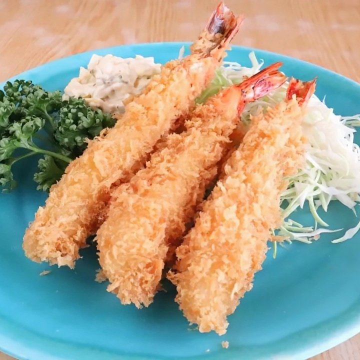 今夜放送の第五十七話「東京愛物語」といえばコレ!
しっぽの角度やキャベツの盛り方など、かなり頑張って原作に近づけました📸
裏メニューとしてご用意もできます🍤🍽️
#漫画飯
#エビフライ