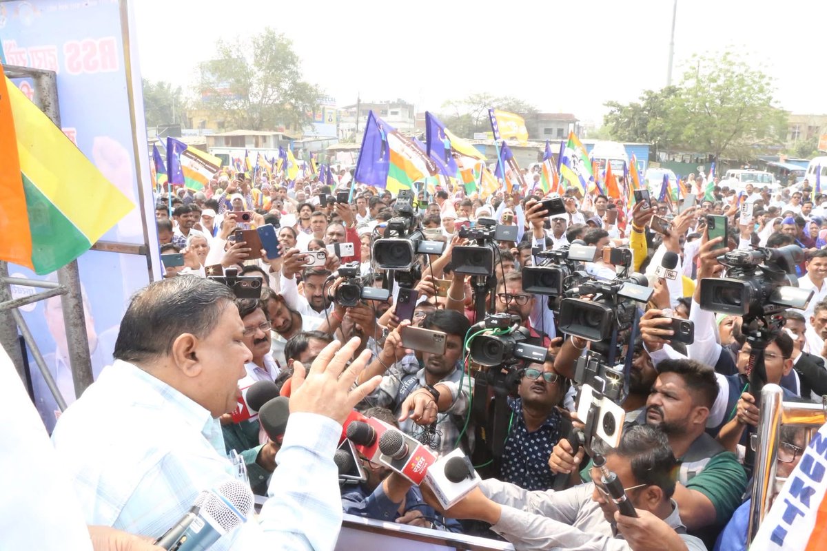 भारत के संविधान और लोकतंत्र की रक्षा के लिए तथा आरएसएस-बीजेपी के लोगों के द्वारा षड्यंत्रपूर्वक बामसेफ एवं भारत मुक्ति मोर्चा के राष्ट्रीय अधिवेशन की परमिशन रद्द किए जाने के विरोध में आरएसएस मुख्यालय, नागपुर में राष्ट्रव्यापी विशाल महारैली आज ऐतिहासिक जनसैलाब <a href="/WamanCMeshram/">Waman Meshram</a>