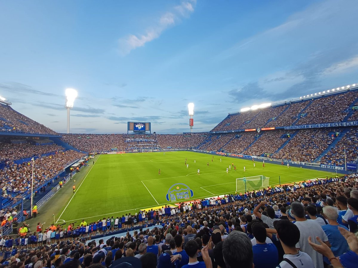 Una tarde más en Liniers, con el Amalfitani explotado 🔥💙🤍