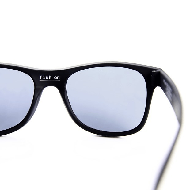 MrNoBite's tweet photo. 2020年に発売しご好評を頂きました、DANG SHADES × BURITSUのコラボモデルが限定で復刻致します！

今回はレンズが「日本製ライトグレー」にアップデート！鯖江工場で作られた国産のレンズが採用されています。¥5,500（税込）とお求めやすい価格なので、車に1つ入れておけば偏光を忘れてもバックアップにも。車の運転なんかでも使っていただいております！

ご予約はこちらから💁‍♂️
https://t.co/slw7TvXxfA #dang #buritsu