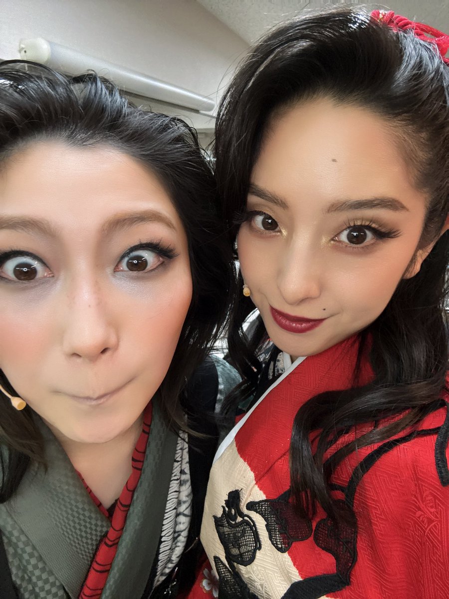 marisa_dayo_'s tweet photo. 千秋楽の朝でございます。
江戸には　春が来ましたね。
なにやら、当日券も出るようです。
最高の一日にしましょうね。

お政さんと🕷️🩶

#舞台女郎蜘蛛 https://t.co/uLTGqsercc