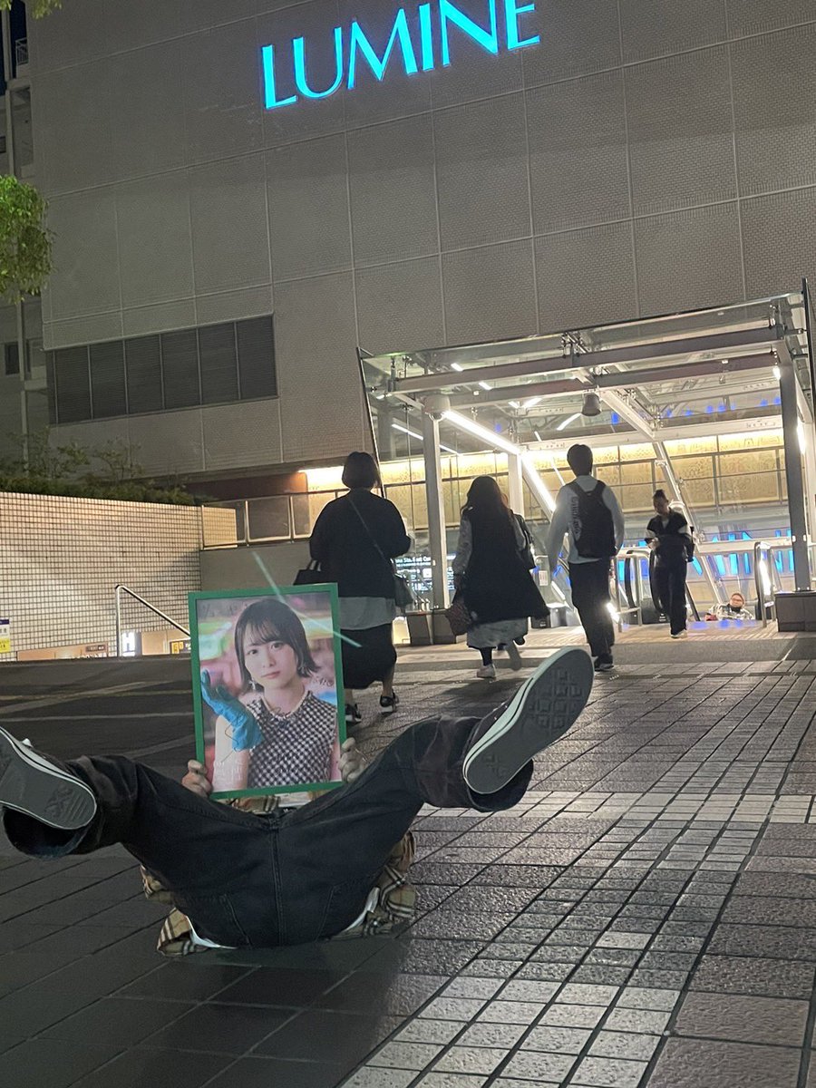 ←推しより自分メインの自撮り
                                   一方私→