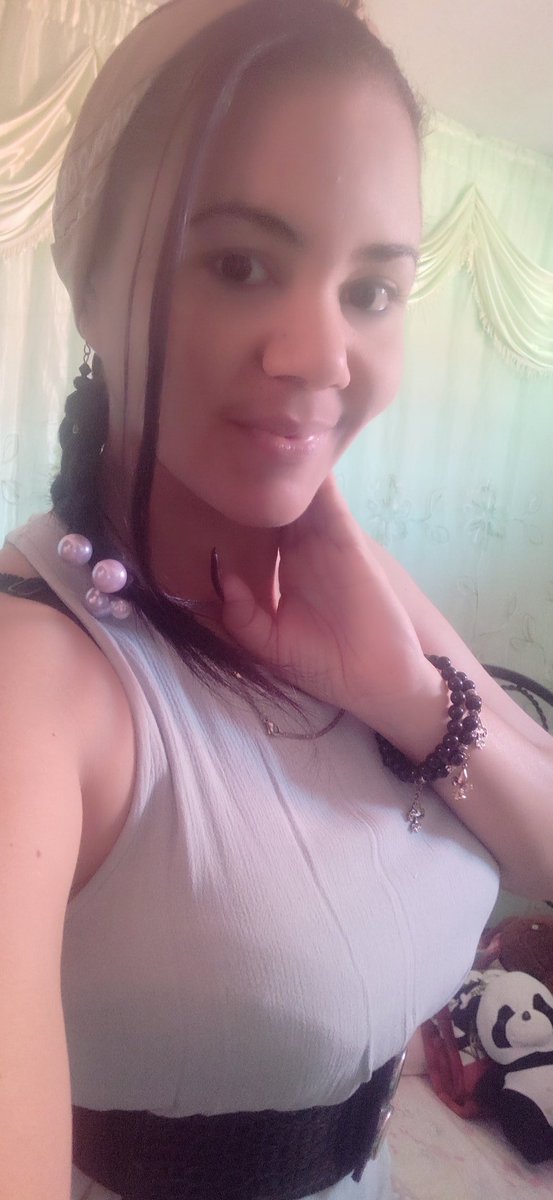 En nuestra Revolución quienes renuncien nunca fueron ni revolucionarios, sino pusilánimes oportunistas. La Revolución se llevó en el alma para morir por ella, no para vivir de ella. El revolucionario hoy está aquí en Cuba al lado de su pueblo y del deber. 
#FCES