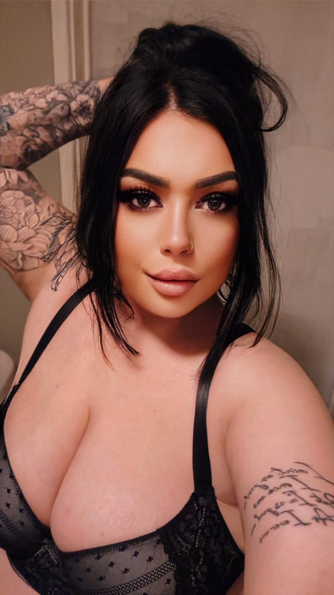 Kelly 🌻🌵🖤 tweet media