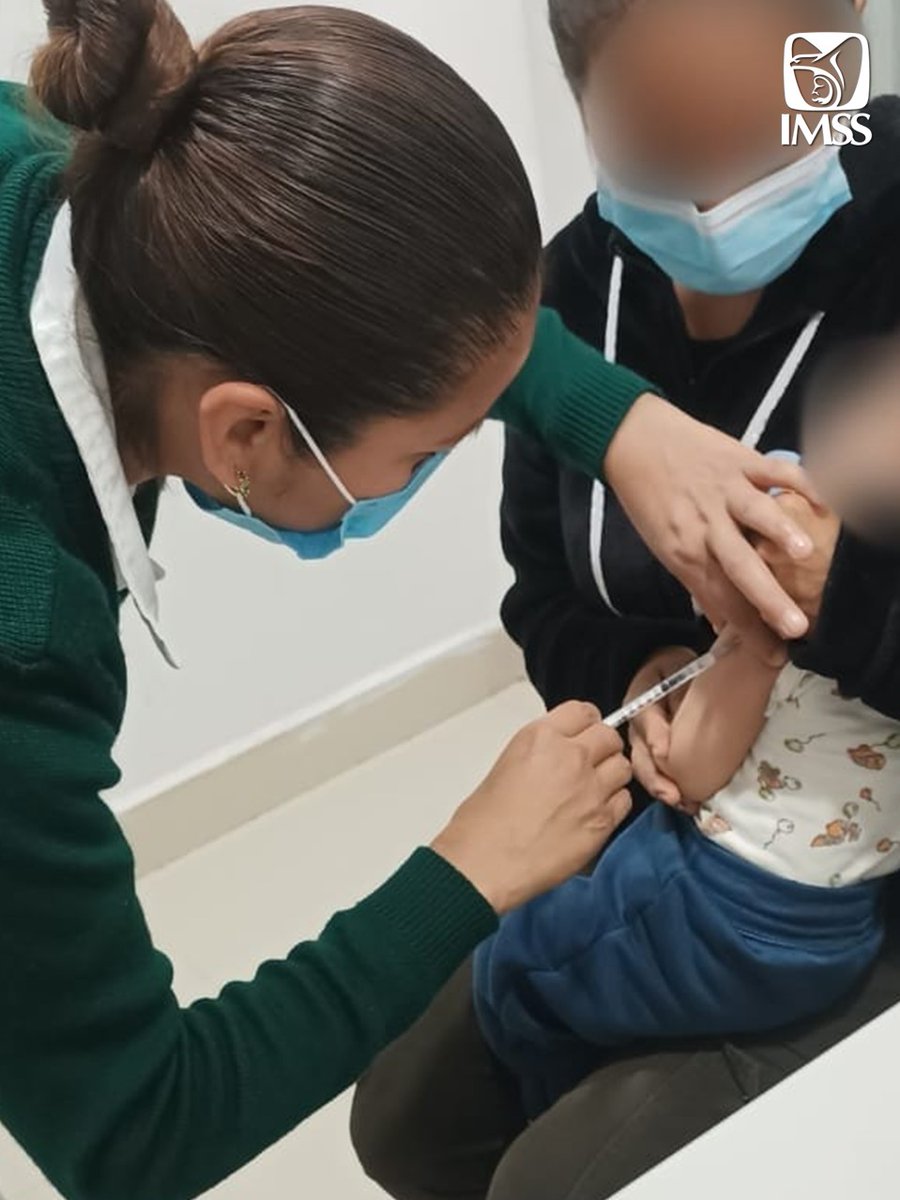 IMSS_S_L_P's tweet photo. En el #IMSSSLP contamos con las y los mejores profesionales de enfermería, quienes con vocación y compromiso participan activamente en la Jornada de Vacunación contra el sarampión para proteger a la población. 💉💚 https://t.co/tKtzqCKcmc