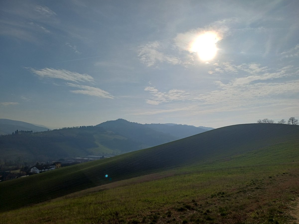 La vita ci chiede di scegliere chi ci illumina e incoraggia, rispetto a chi ci abbaglia e disorienta.
A volte nn è facile distinguere...e si sbaglia.