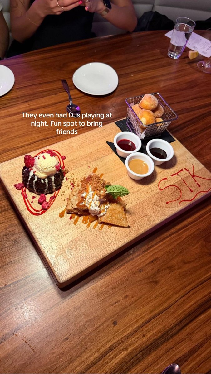 Happy hour with friends at <a href="/eatSTK/">STK Steakhouse</a> in San Francisco 😌🥂🥩 #eatstk #celebratedatstk