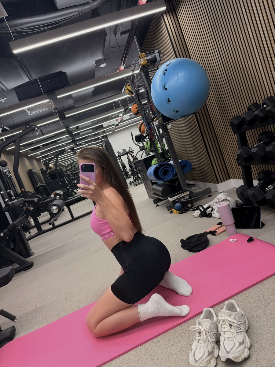 SendsToSerena's tweet photo. i’m literally impossible to resist. it’s pointless to try, so just give in😇 https://t.co/52VLAzEhh7