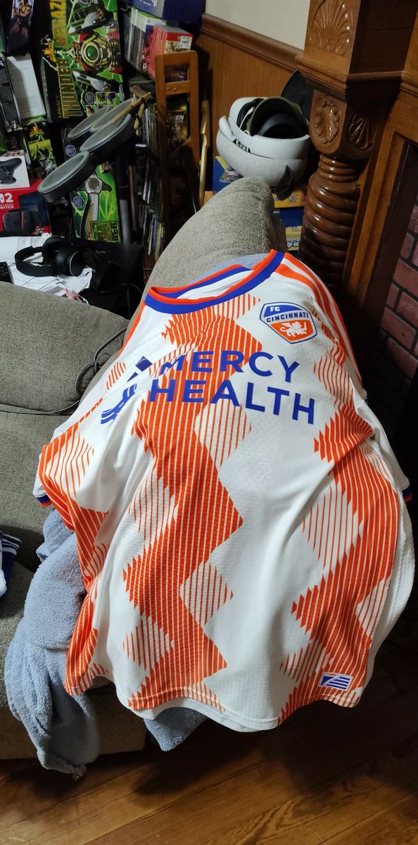 CaesarPrimeVr2's tweet photo. Great game last night good win and normally I don't get the kits with a name on them besides my canvas kit with kubo in Japanese but I really wanted Denkey and I bought it before the game started.  @fccincinnati  #AllForCincy https://t.co/HvWQ5aImNx