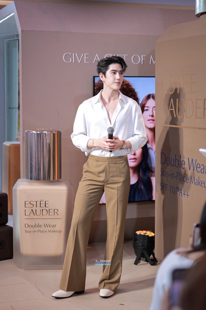 หุ่นน้องซีมานมีแต่คำว่าโซ้ะจริงๆ ให้เลย เอวเป็นเอว ขายาวเพรียวไปหมด ไม่มีตรงไหนที่ไม่สวยเลยㅠㅠㅠㅠㅠㅠㅠㅠㅠ