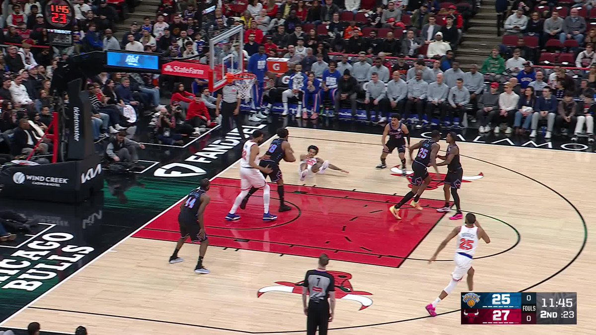 Tre Jones getting shifty 😮💨
@Tre3Jones | @CHSN__