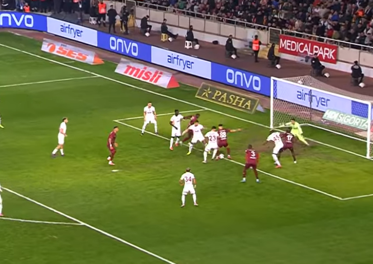 Olaigbe - Boey pozisyonunun birebir aynısı işte.. Diack , Osimhen'i engelliyor müdahele yapmasını geciktiriyor gol oluyor sonra ama VAR yok niye golü yedik , aga ciddi şu kural GS'mizin gol atması ile alakalı galiba ya..