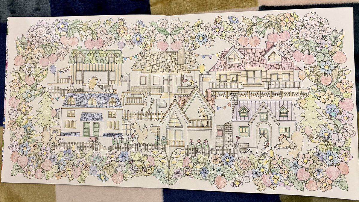 いろんな動物が住んでるよ🦔🦊🐰🐿️🐶🐓🏡🎈
（大人のぬりえです。できた(｀-ω-´)✌️）