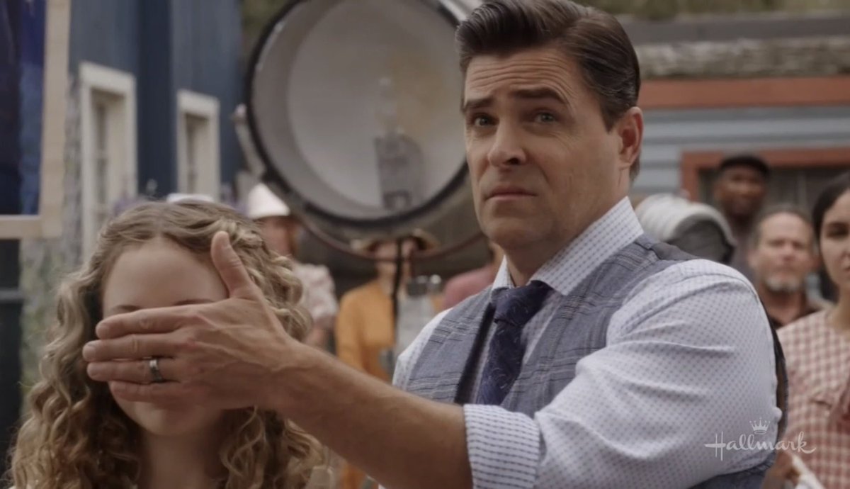 janettemsu's tweet photo. OHMAGOODNESSSSSSS! THIS. IS. HYSTERICAL. 🤣🤣🤣 #Hearties @hallmarkchannel @hallmarkwcth @schearthome @erinkrakow @KavanjSmith @HuttonPascale @amndawong @AvaGCooper https://t.co/wya7W04rYv