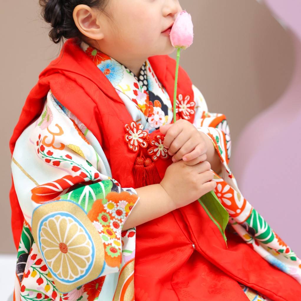 sappyon1027's tweet photo. ３歳のこだわりを目の当たりにすると「これTwitterで見たやつ！！！」ってなる。今日は朝から出かけるまでに衣装替え３回した。あと着てくれない服本当に着てくれない🫠

写真は七五三の写真📸 https://t.co/X0cxEjZWTM