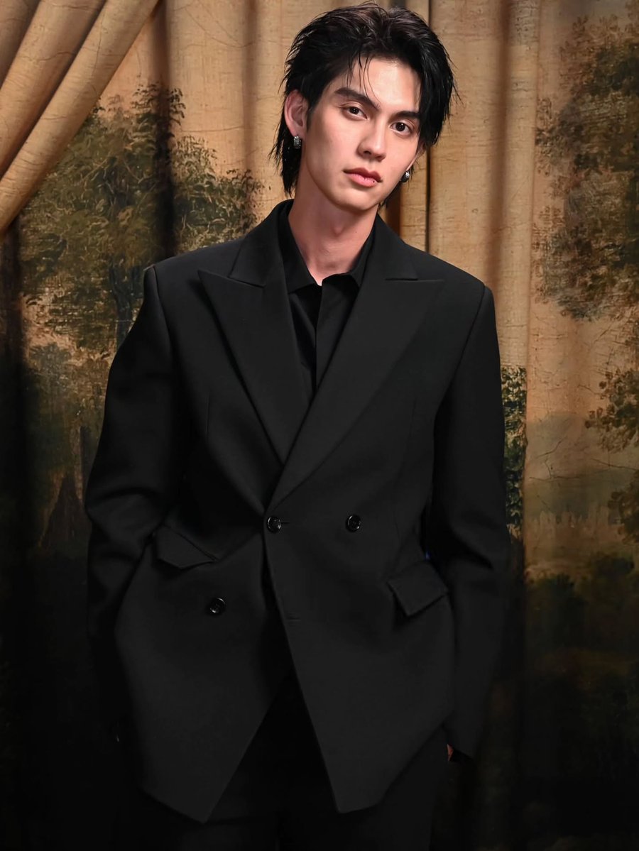 [ Gettyimages : British Vogue &amp; GQ Celebrate Fashion &amp; Film At Simpsons In The Strand ] 

LONDON, ENGLAND - FEBRUARY 22: Bright aka Vachirawit Chivaaree attends British Vogue &amp; GQ Celebrate Fashion &amp; Film at Simpsons in the Strand on February 22, 2026 in London, England. 

🔗