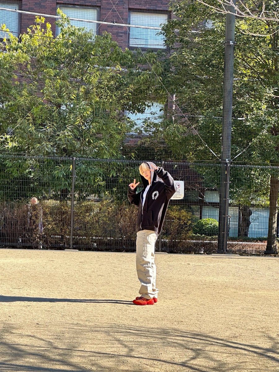 NAZE_JPN's tweet photo. [📸] 

おさんぽNAZE
🌞𝟸𝟼𝟶𝟸𝟸𝟹

#NAZE #ネイズ 
#ユンギ #アト #ドヒョク https://t.co/NcmHDprhkE