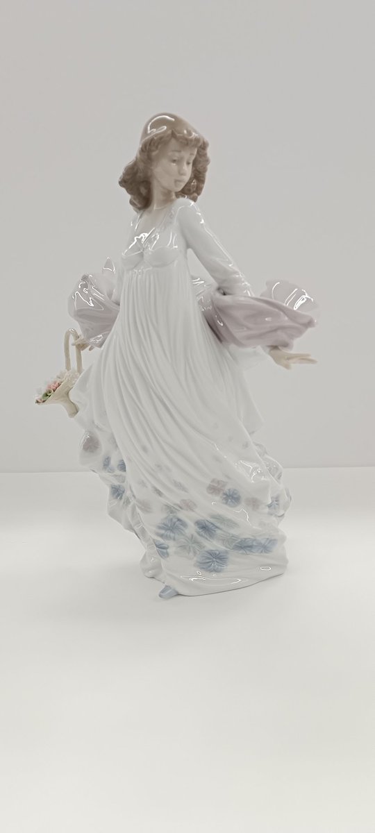 LLADROの「春の輝き」を買取いたしました！ 花びらが1部欠品しています