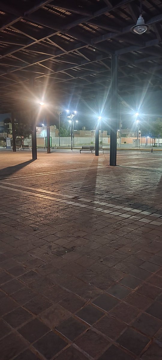 Isrra311's tweet photo. Asu, parece las 3 am, todo solo !! https://t.co/WQJ6f1vPTq
