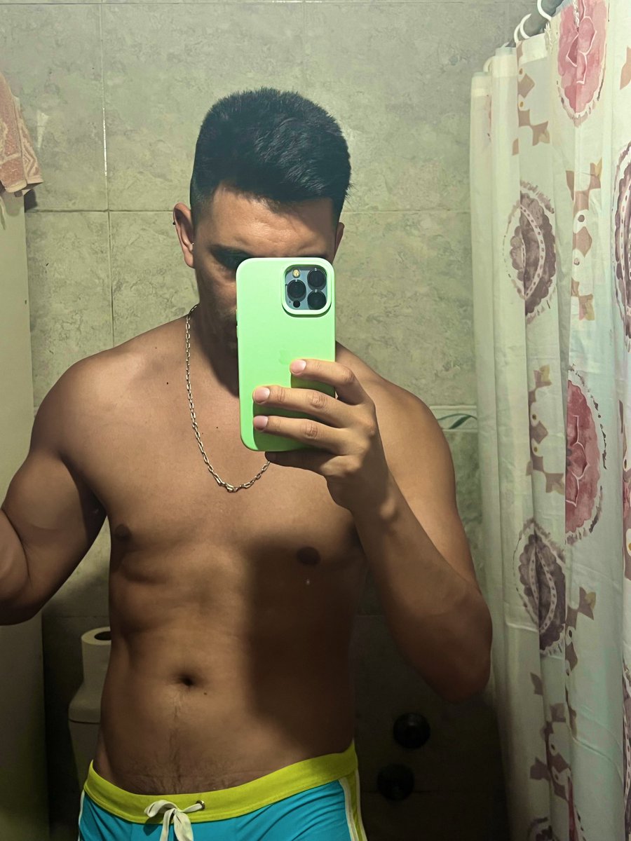Me fui de vacaciones y no me iba a privar de comer todo lo que se me cruce 😋
#domingodeexhibición 
#bulking
#sunga