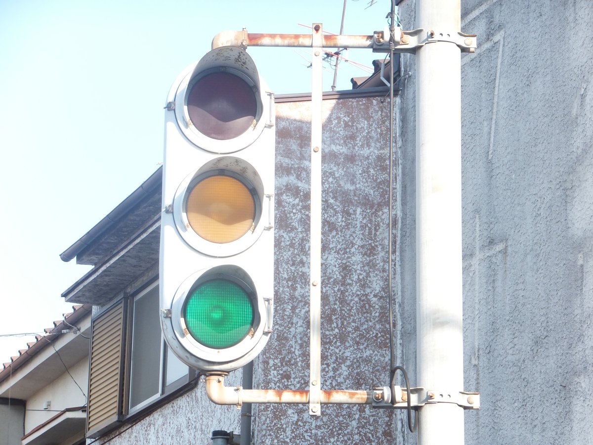 大阪府堺市にある、250mmレンズの京三製宇宙人自歩灯です。昭和54