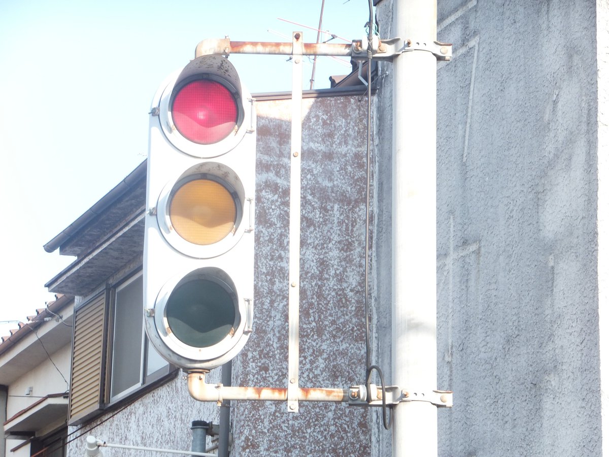 大阪府堺市にある、250mmレンズの京三製宇宙人自歩灯です。昭和54