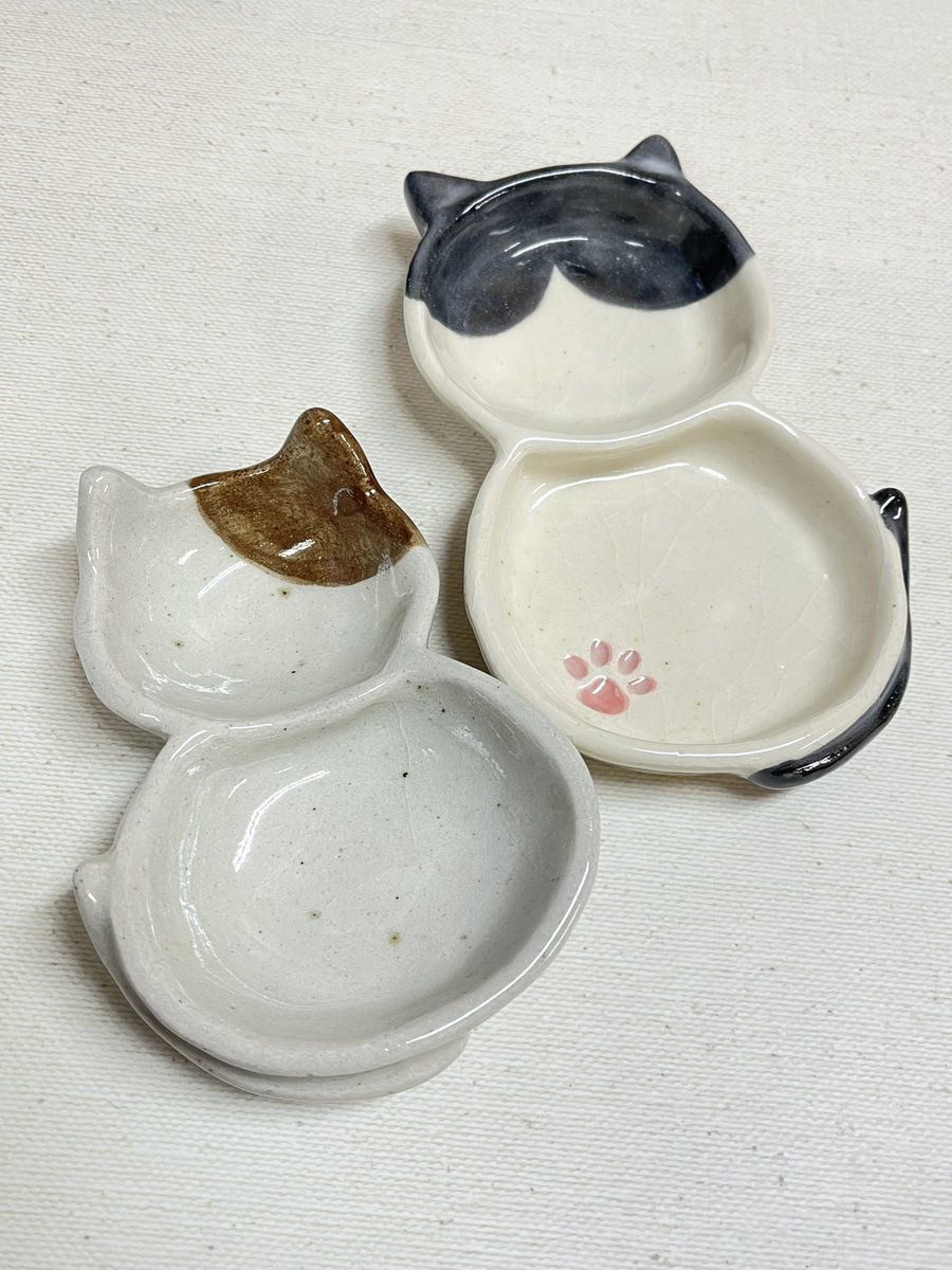 猫の日フェア最終日(*•̀ㅂ•́)و✧ 焼き物のお皿や招き猫が素朴な可愛さ