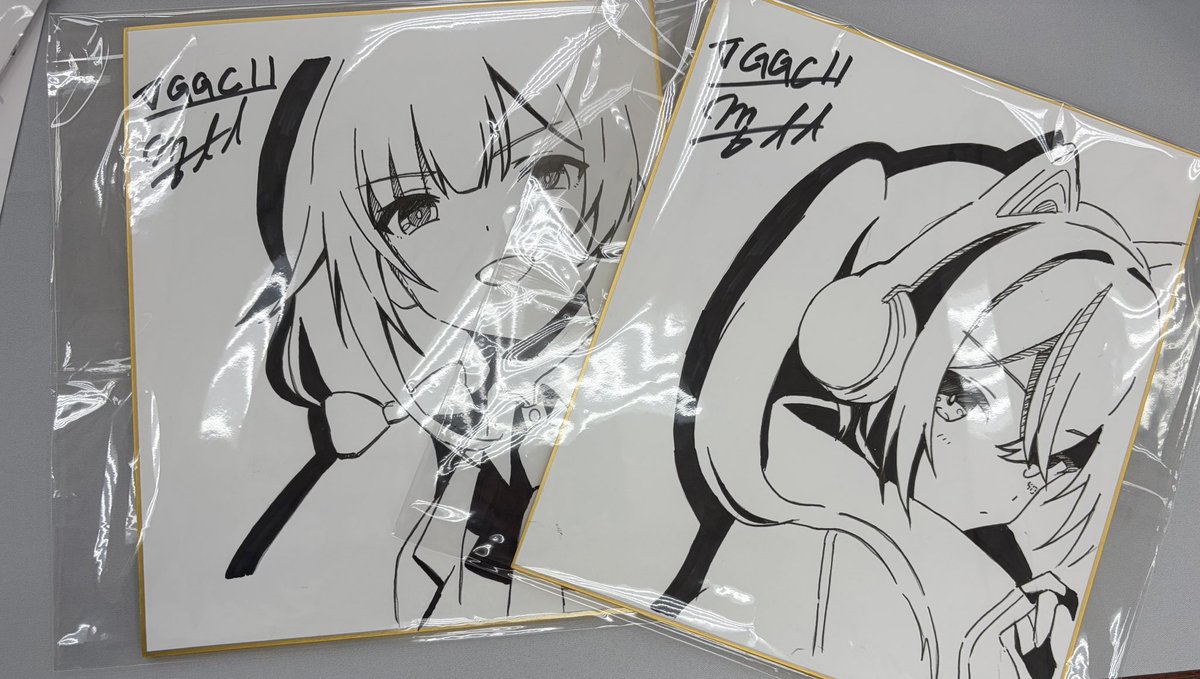 色紙はえまるなです！ 撮り忘れてたので反射凄くてすみません()