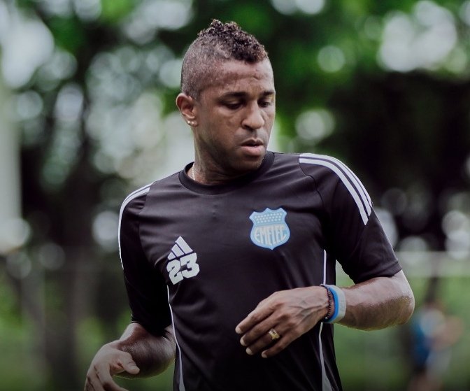 ¡A REVENTAR LA CALDERA! 🤨 👊

Fecha 2: EMELEC v Delfín

Sábado 7PM en el Capwell.

#AguanteBombillo