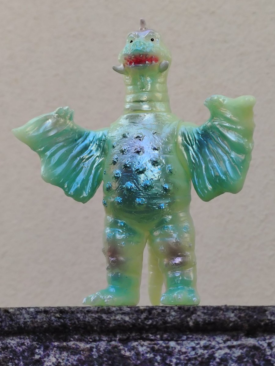 崖の上のヤモペギラ クソみたいな悪天候の休日、春なんて来なくて良い