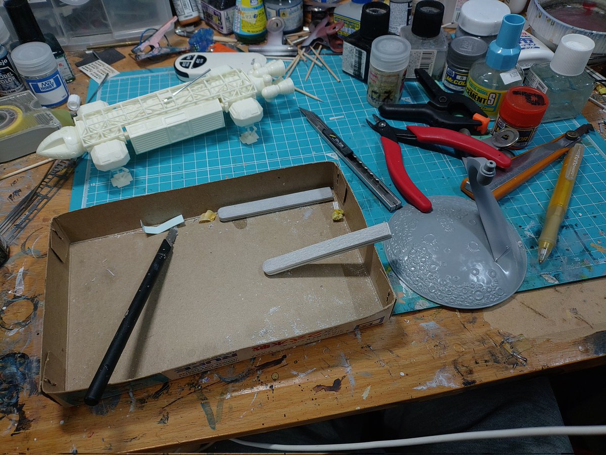 朝一で自治会の公会堂に国旗掲揚してお姉ちゃんたちの朝御飯作って部屋の片付けをすます。
この後息子と遊びに行く予定だが出かけるまで間があるのでプラモをいじる。

#ガンプラジオ丁寧組合
#息子とお出かけ