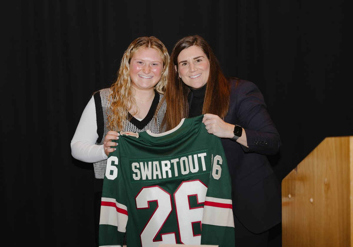 Congratulations to this year's Jori Jones Award winner, Kayla Swartout from Holy Family!! 

#mnwild | <a href="/MSHSL/">Minnesota State High School League</a>
